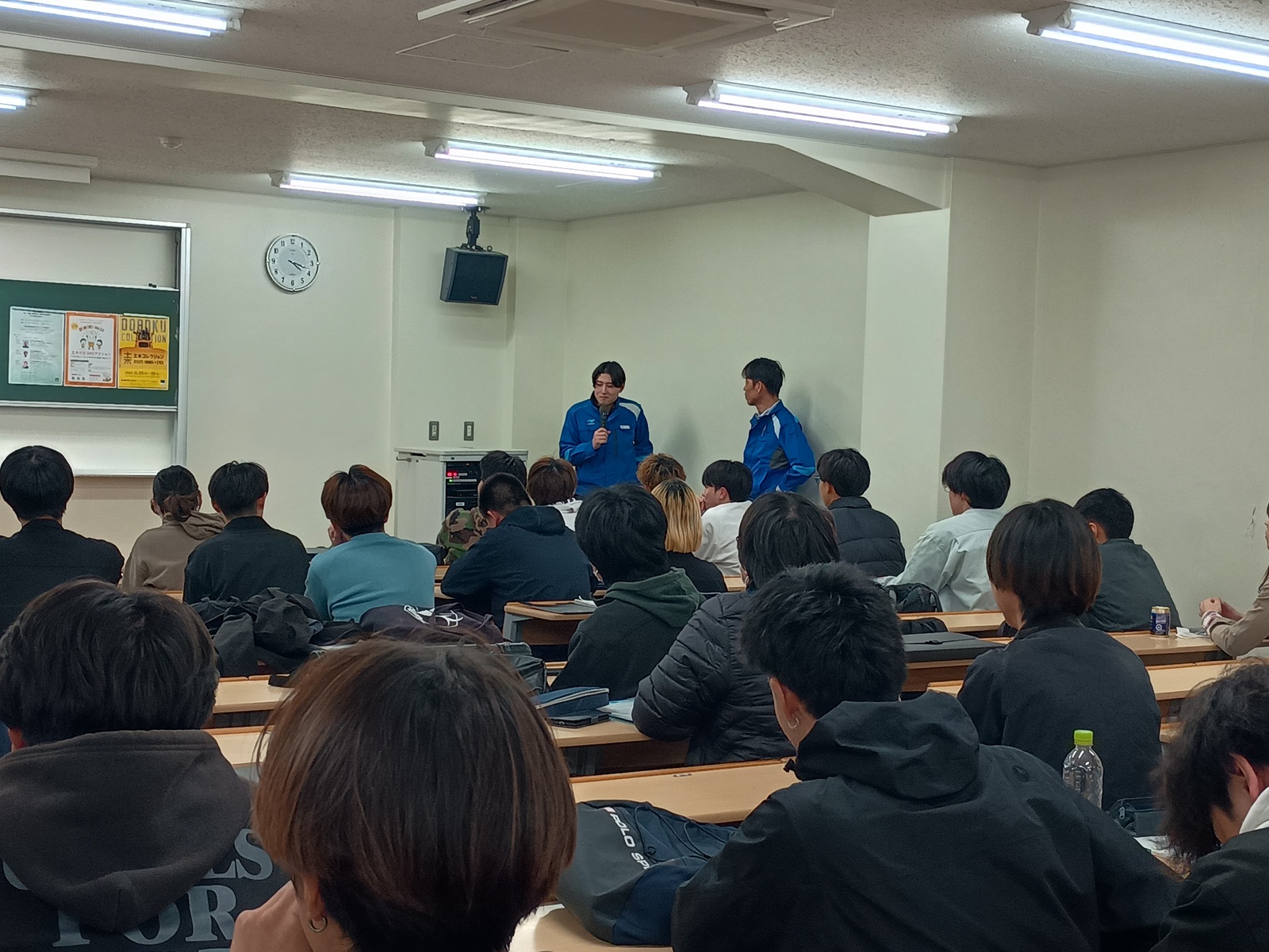 卒業生との質疑応答の様子